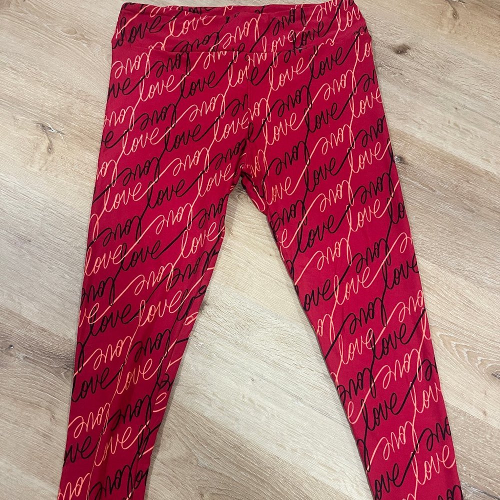 20% off 3+ items LOVE LETTER leggings in Tall & Curvy. NEVER WORN!